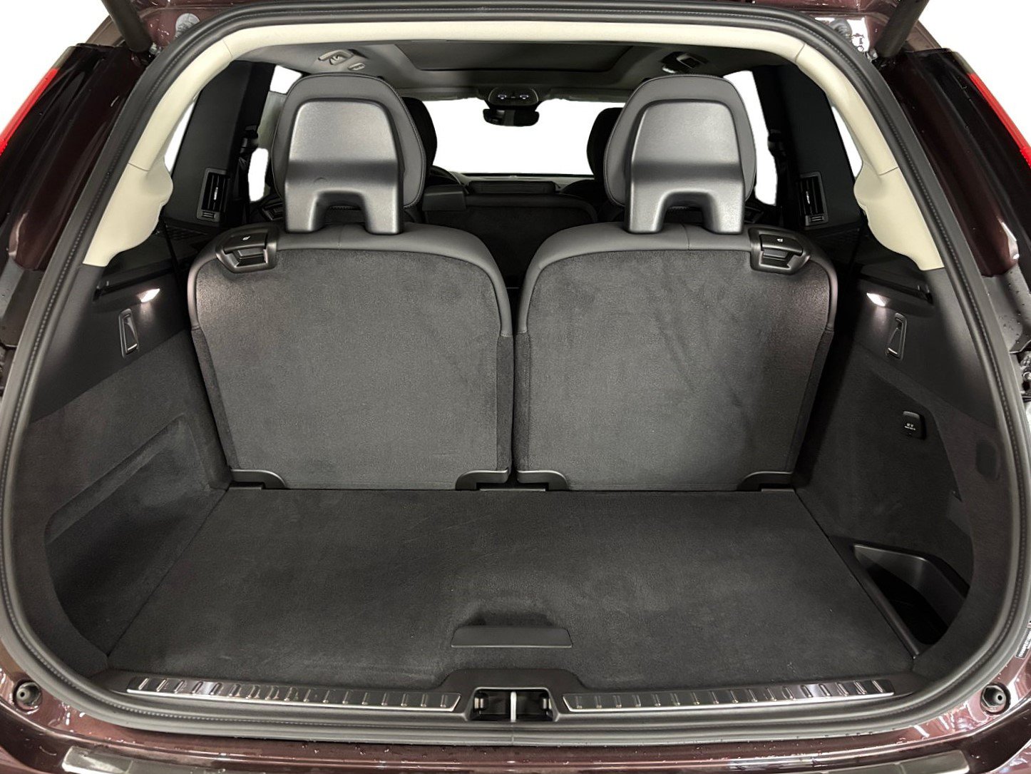 New 2026 Volvo XC90 T8 Plus w/ Protection Package Premier AWD/4WD image 18