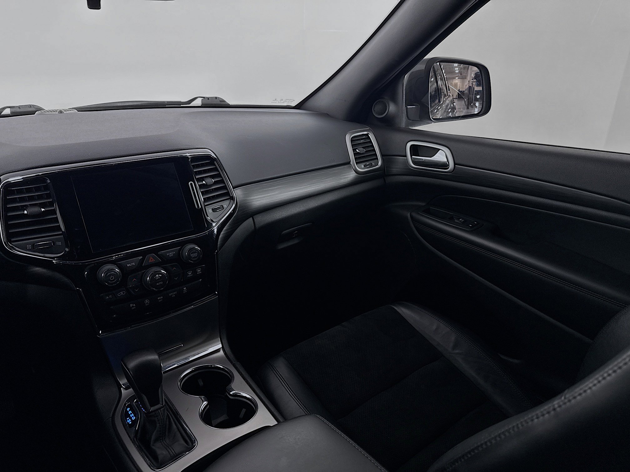 Used 2021 Jeep Grand Cherokee Laredo X image 24