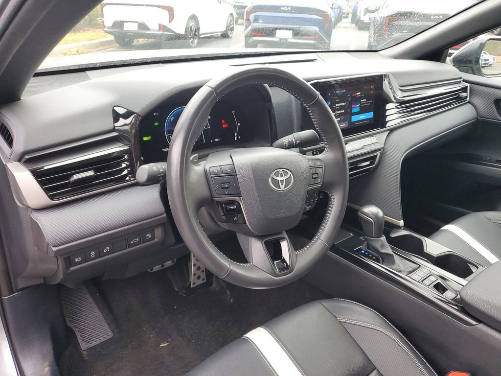 Used 2025 Toyota Camry SE image 13