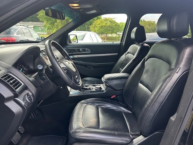 Used 2016 Ford Explorer XLT w/ Equipment Group 202A AWD/4WD image 24