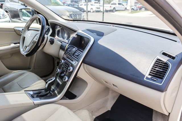 Used 2016 Volvo XC60 T5 Platinum FWD image 44