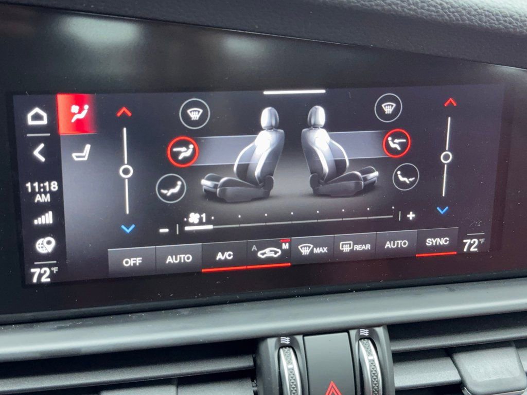 New 2025 Alfa Romeo Giulia Base image 23