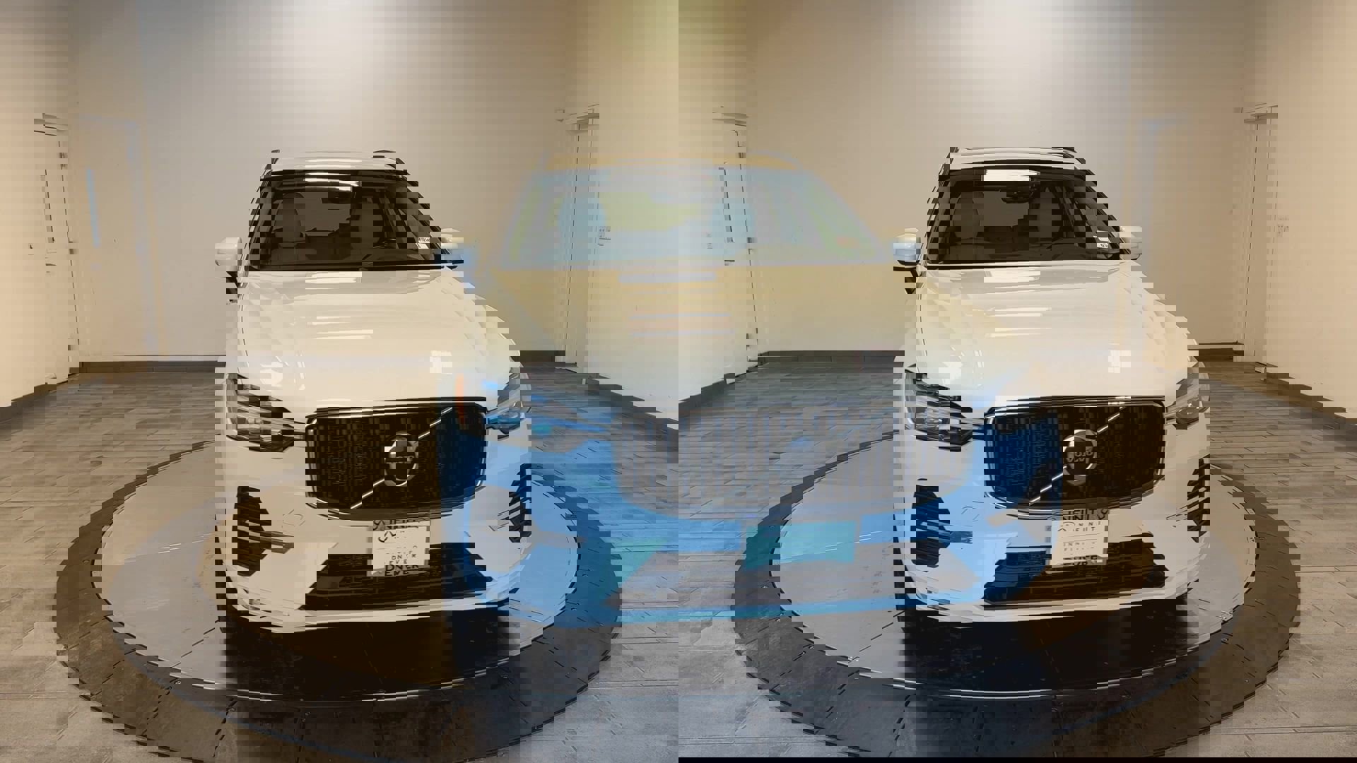 Used 2022 Volvo XC60 B5 Momentum image 3