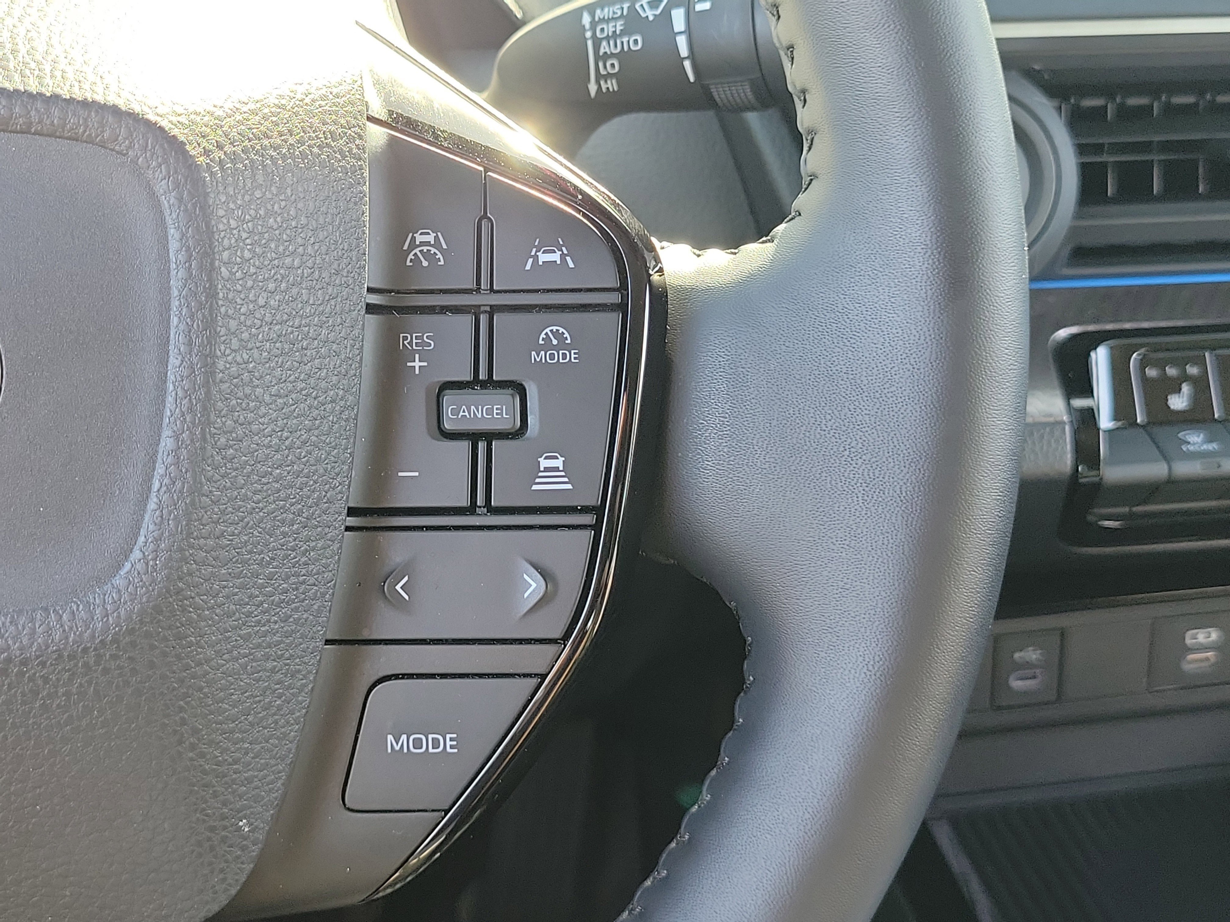 Used 2025 Toyota Prius XLE image 30