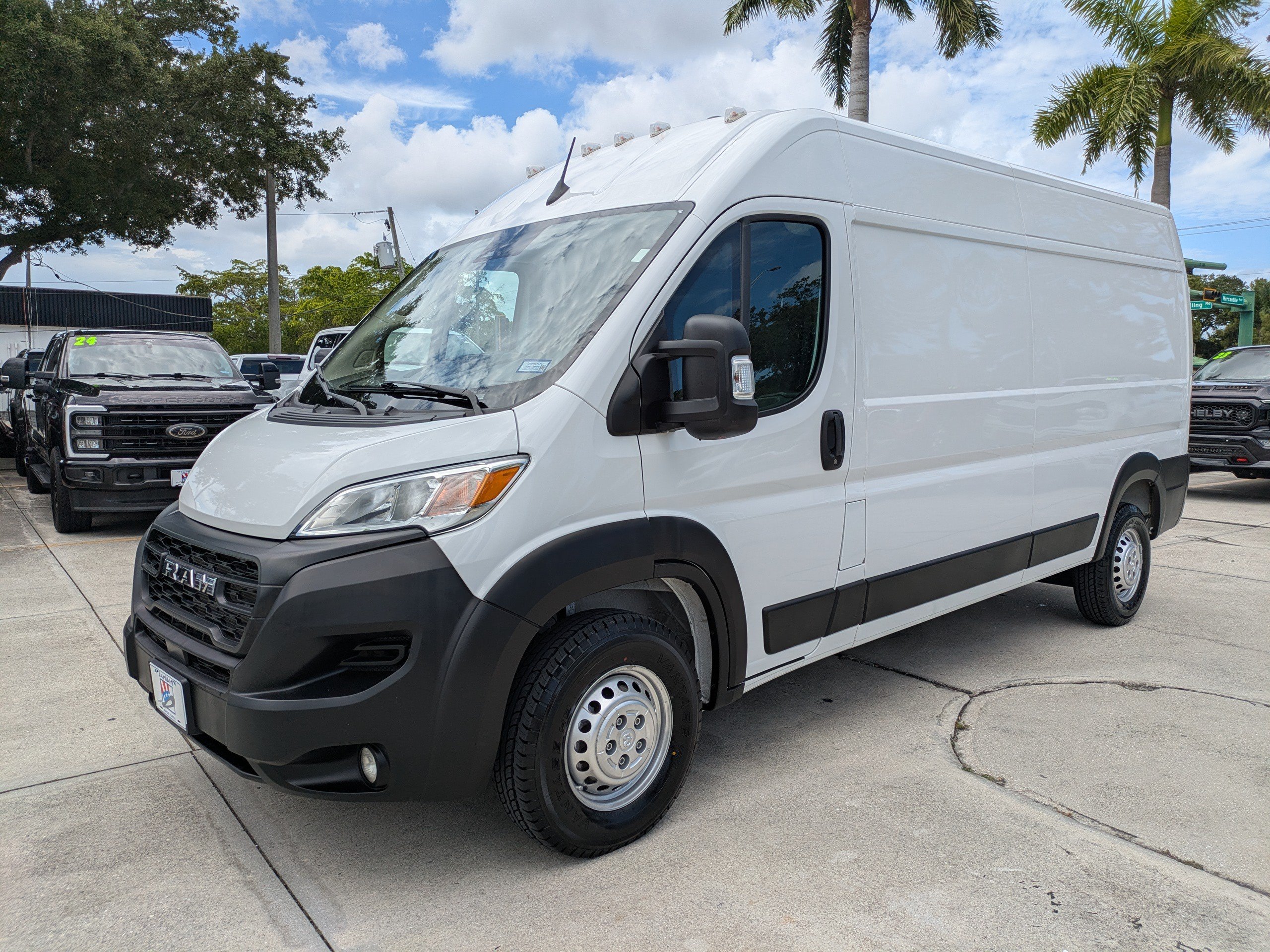 Used 2025 RAM ProMaster 2500 w/ Convenience Group FWD image 7