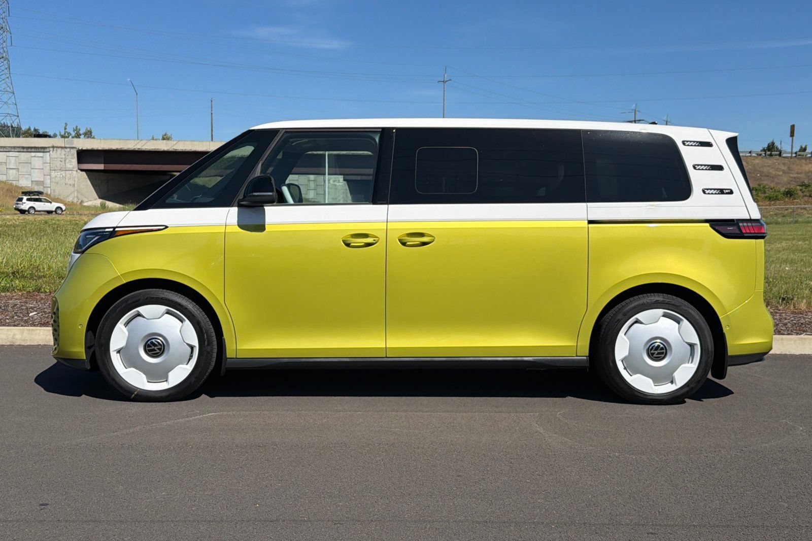 New 2025 Volkswagen ID. Buzz 1st Edition AWD/4WD image 6