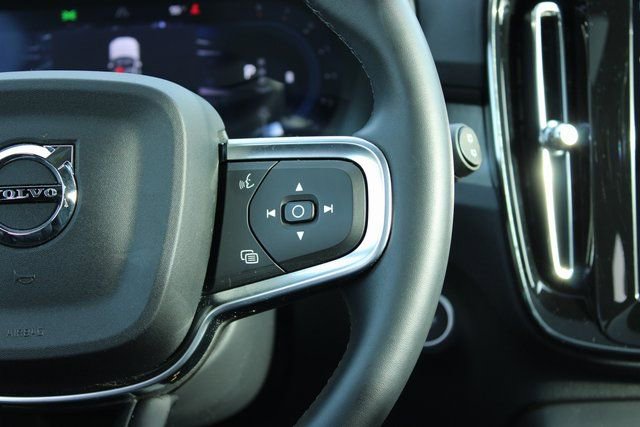 Used 2025 Volvo XC40 B5 Core image 26
