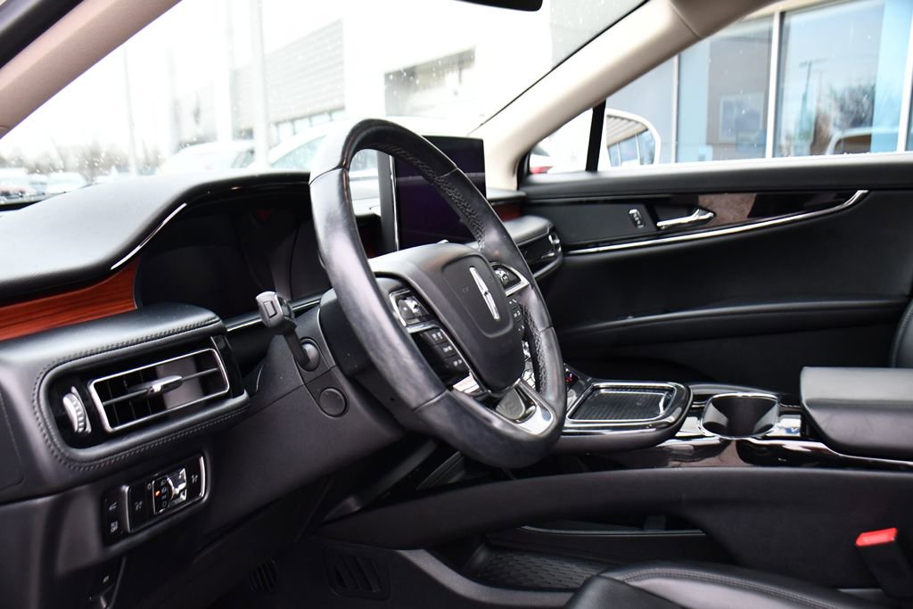 Used 2023 Lincoln Nautilus Reserve image 11