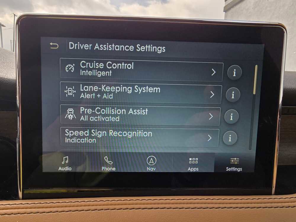 Used 2022 Lincoln Corsair Reserve w/ Equipment Group 201A image 22