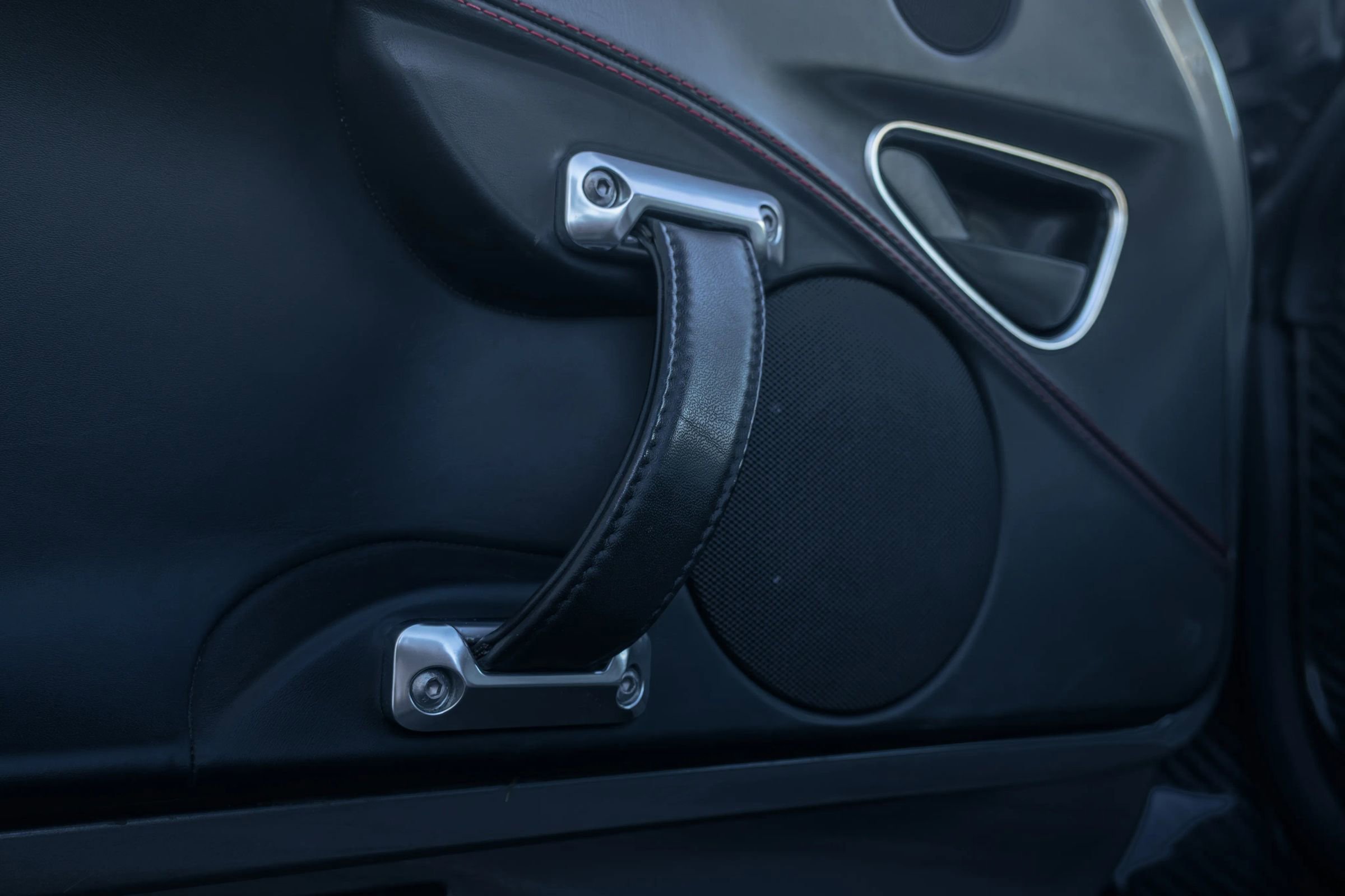 Used 2015 Alfa Romeo 4C Coupe w/ Leather Interior Group RWD image 18