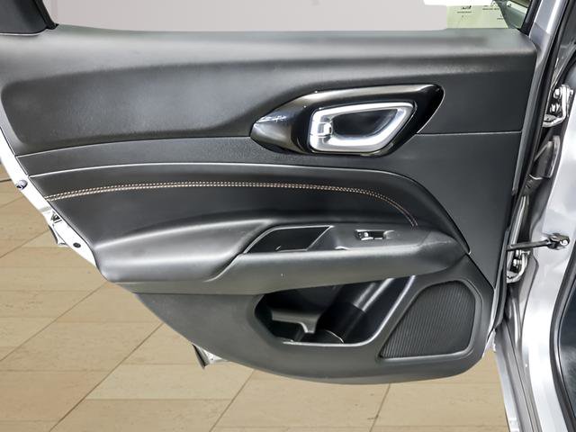 Used 2023 Jeep Compass Limited image 22