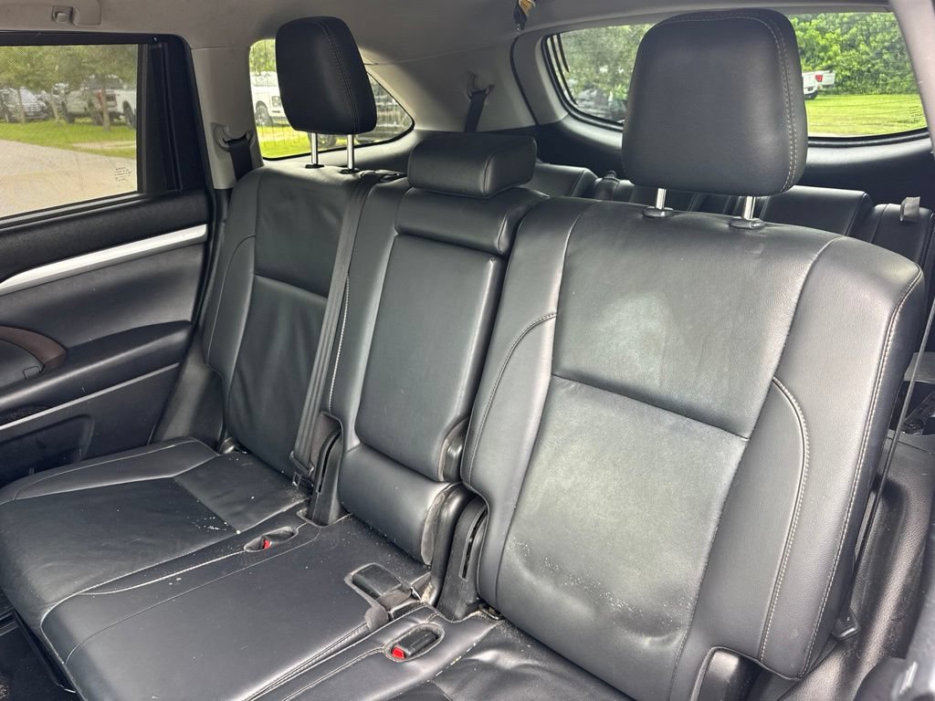 Used 2019 Toyota Highlander XLE FWD image 11