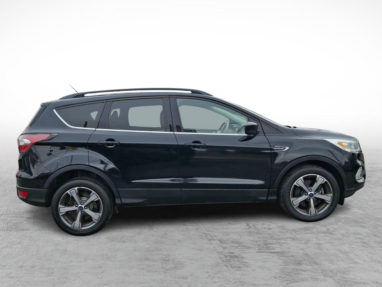 Used 2017 Ford Escape SE w/ SE Leather Comfort Package AWD/4WD image 7