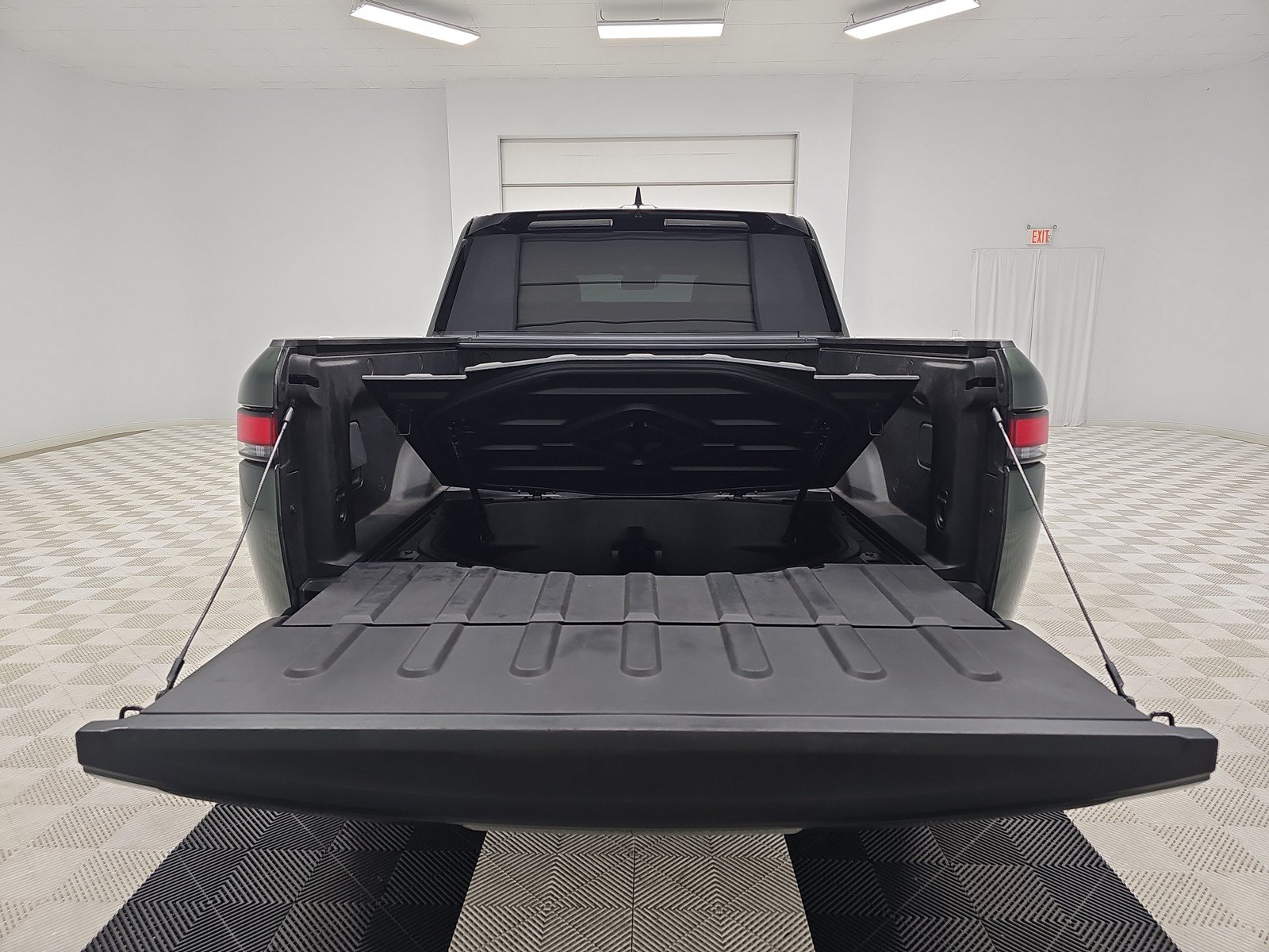 Used 2024 Rivian R1T Adventure AWD/4WD image 15