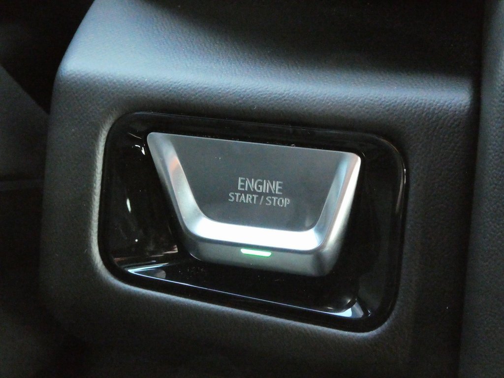 Certified 2025 GMC Yukon Denali image 9