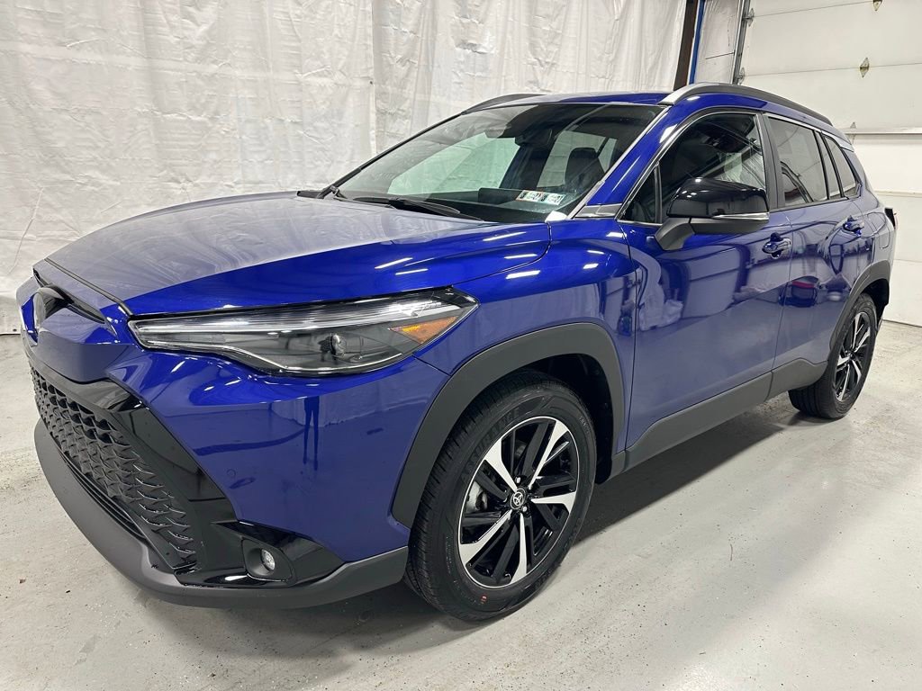 Used 2025 Toyota Corolla Cross XSE w/ Convenience Package image 3