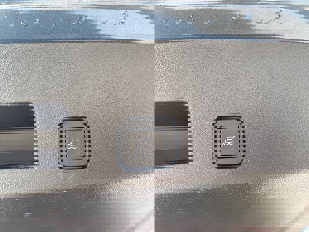 Used 2025 Buick Enclave Preferred AWD/4WD image 8