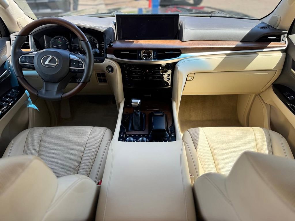 Used 2021 Lexus LX 570 4WD w/ Luxury Package image 19
