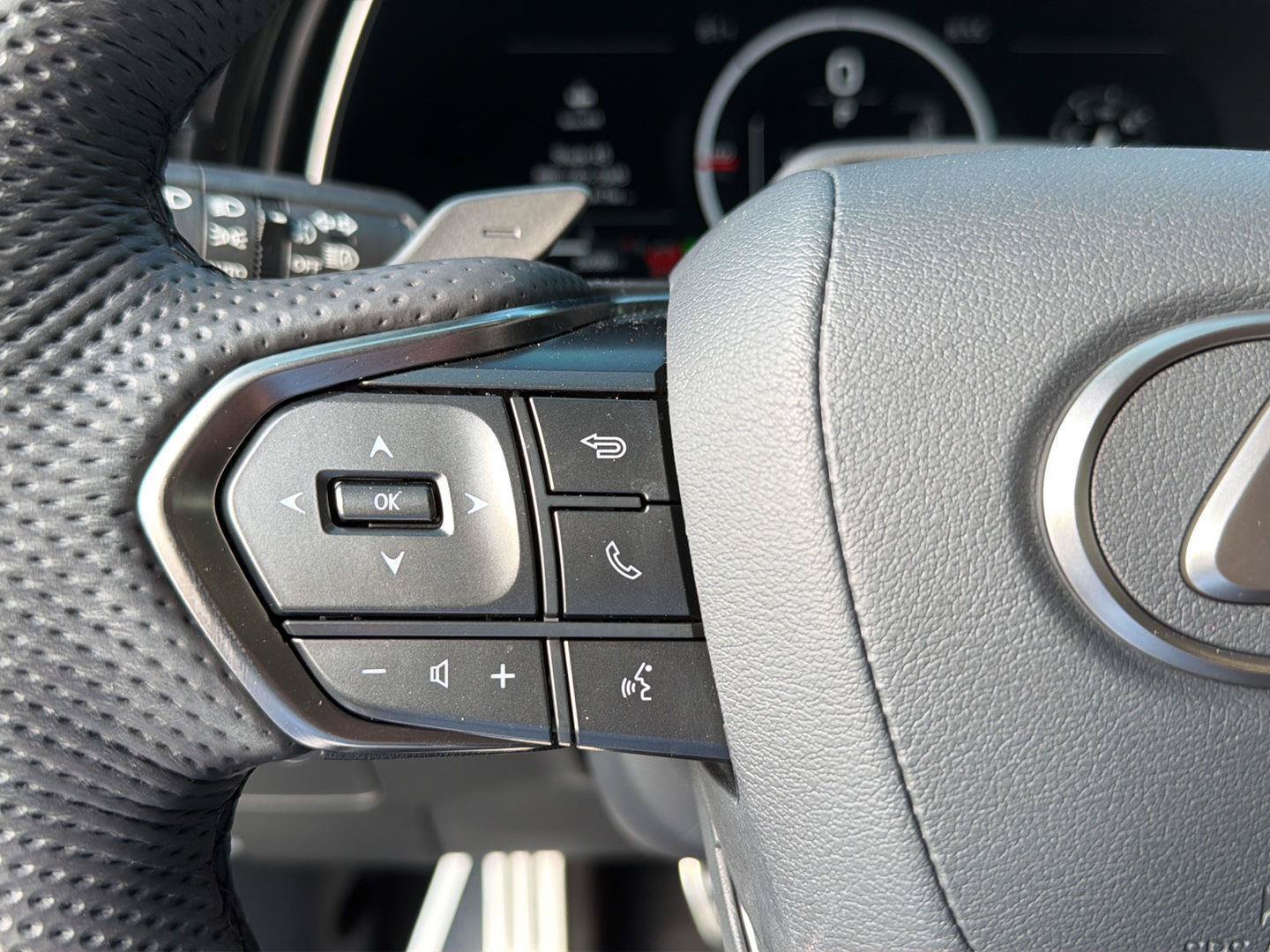 Certified 2025 Lexus TX 500h AWD w/ Technology Package image 23