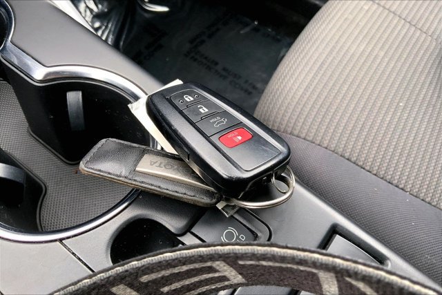 Used 2022 Toyota Highlander LE AWD/4WD image 11