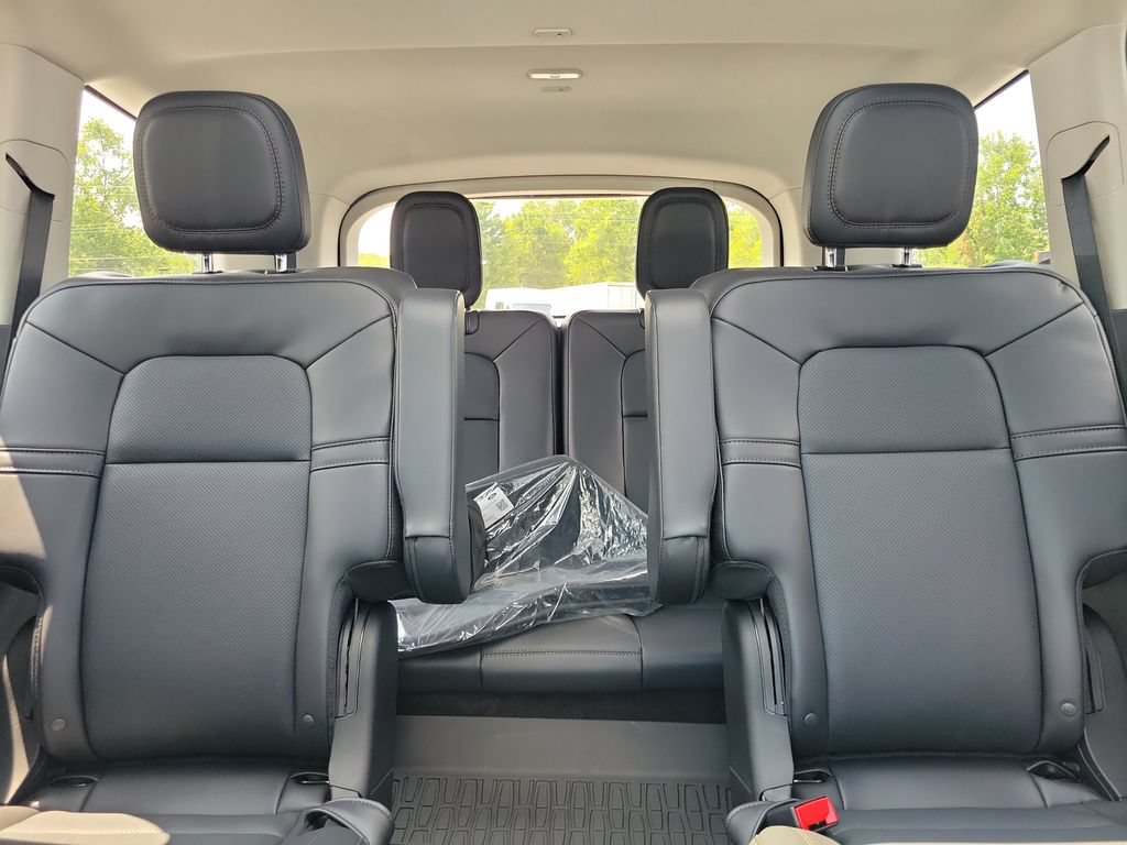 New 2026 Lincoln Aviator AWD image 17