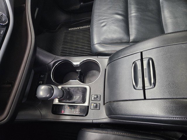 Used 2016 Toyota Highlander XLE image 28