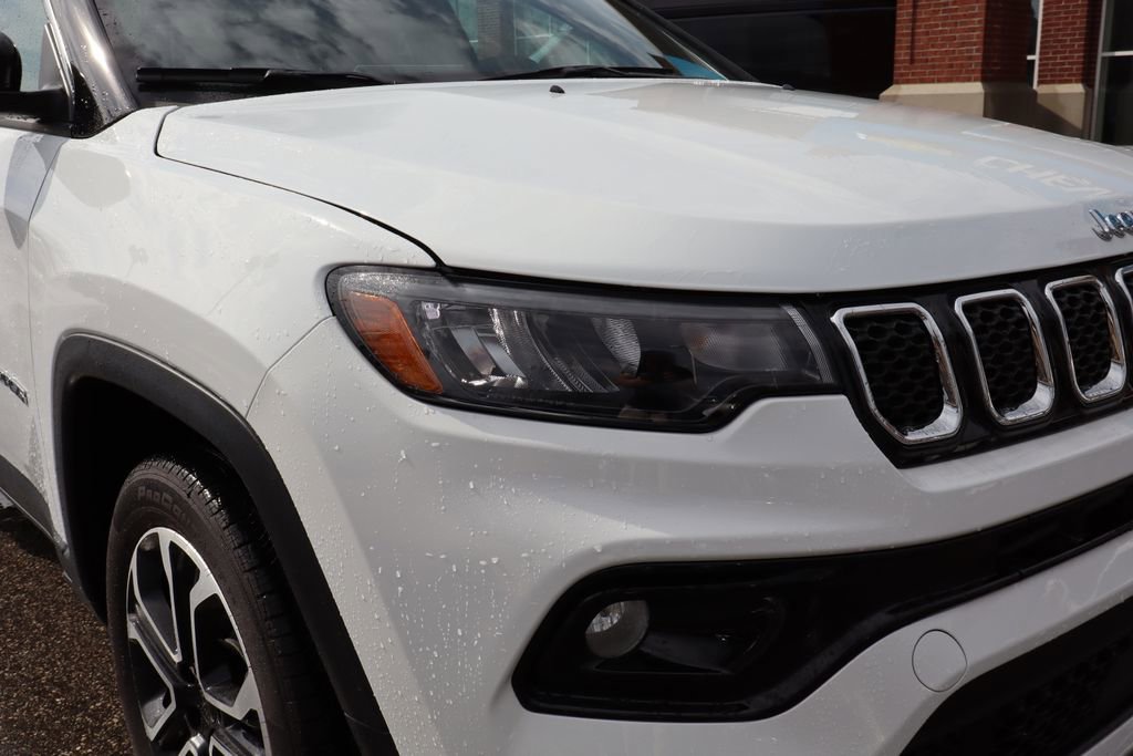 Used 2024 Jeep Compass Limited image 5