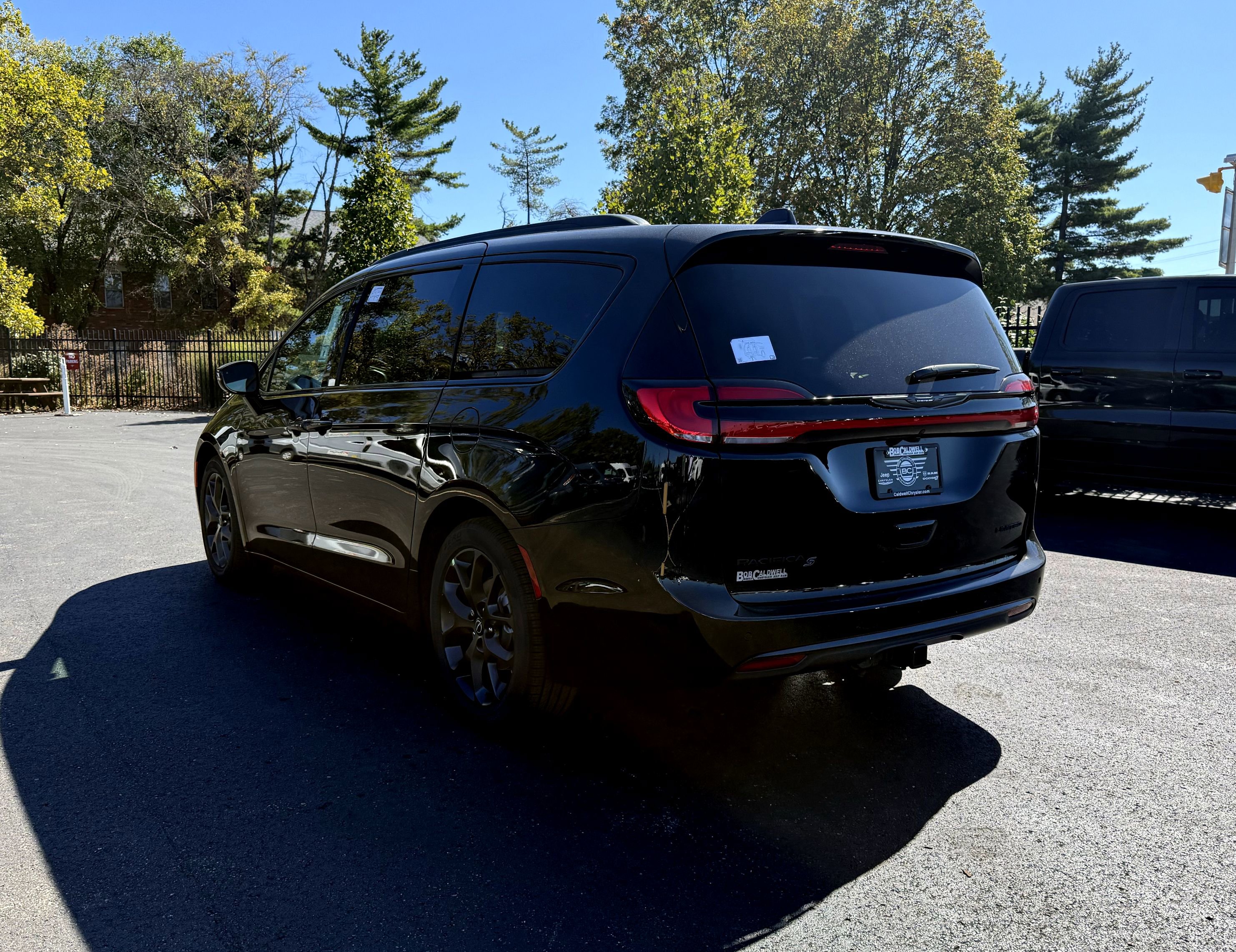 New 2026 Chrysler Pacifica Limited image 7