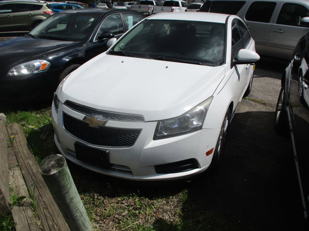 Used 2013 Chevrolet Cruze Eco FWD image 2