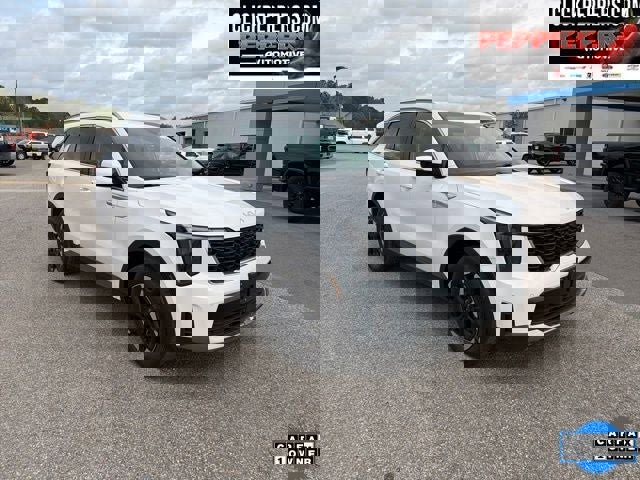 Used 2024 Kia Sorento S image 4