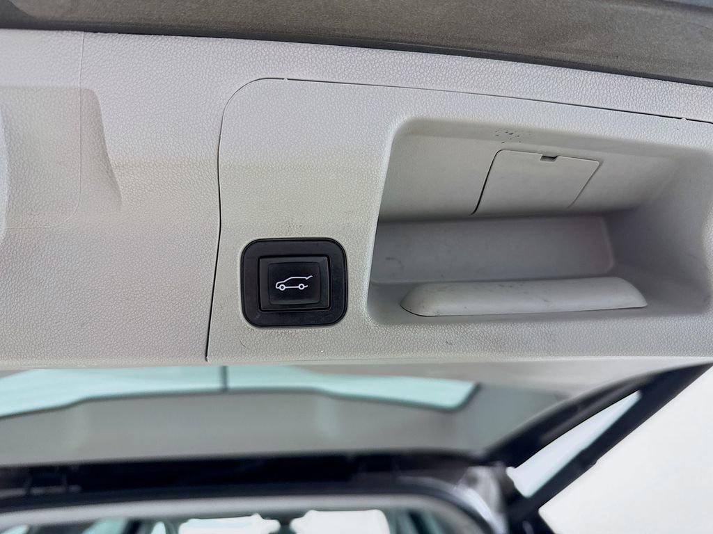 Used 2019 GMC Acadia SLT w/ LPO, Floor Liner Package AWD/4WD image 38