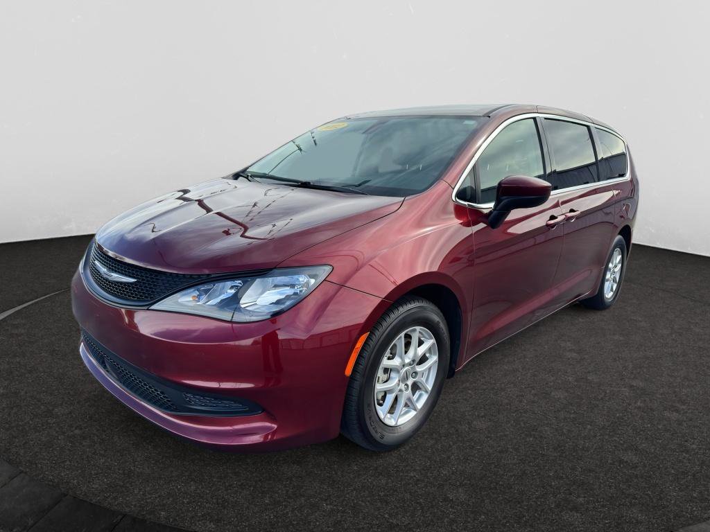 Used 2022 Chrysler Voyager LX image 1