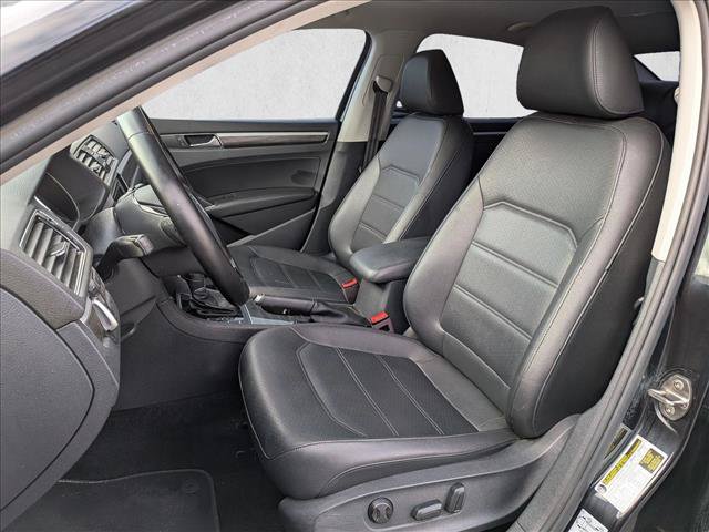 Used 2018 Volkswagen Passat 2.0T SE FWD image 15