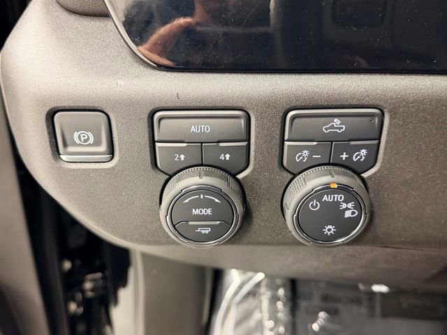 Certified 2025 Chevrolet Silverado 1500 LT AWD/4WD image 17
