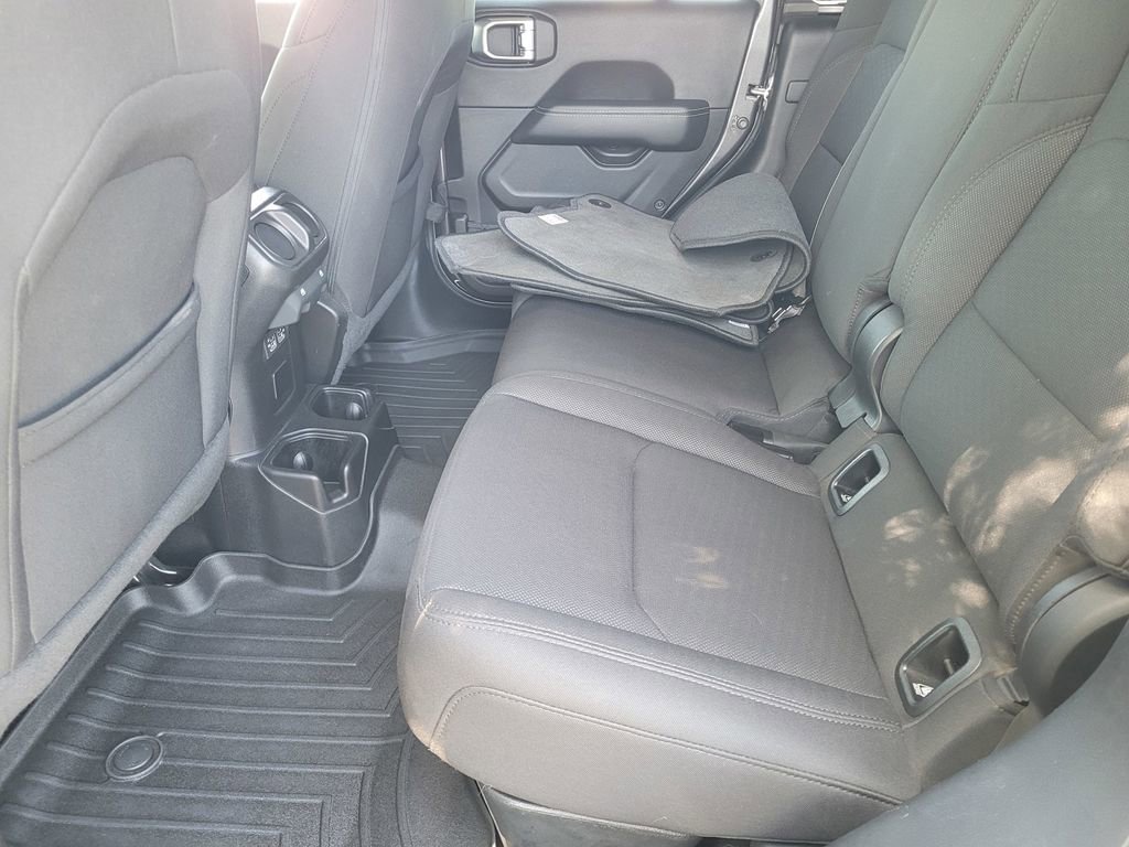 Used 2022 Jeep Gladiator Overland w/ Trailer Tow Package AWD/4WD image 10