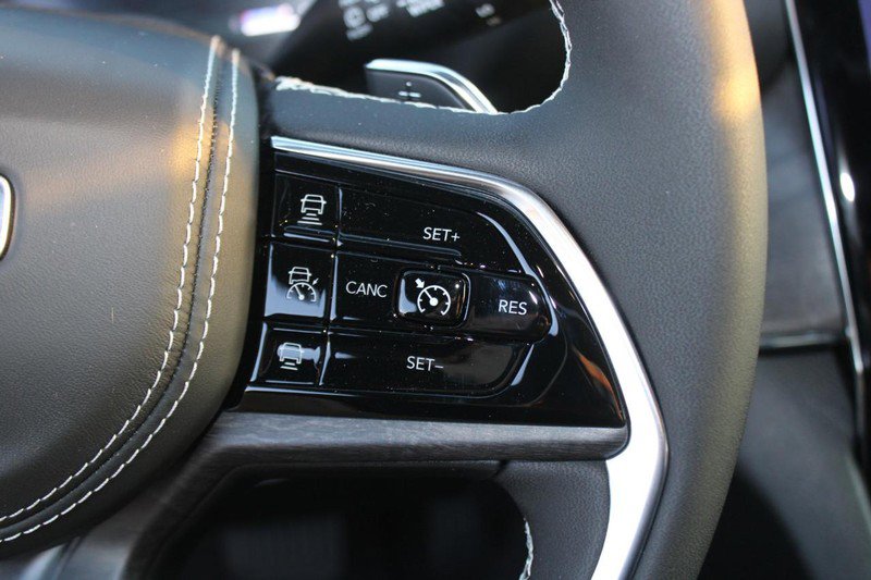 New 2023 Jeep Grand Cherokee Overland w/ Luxury Tech Group IV image 23