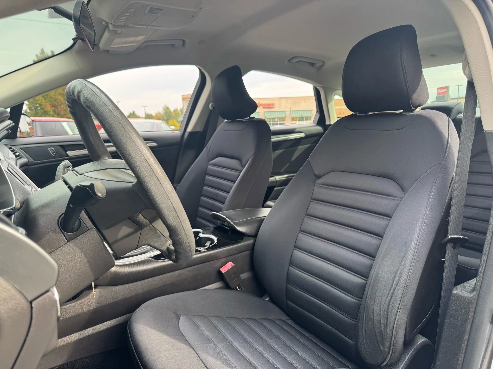 Used 2015 Ford Fusion SE image 15