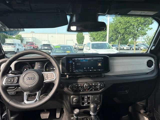 Used 2025 Jeep Wrangler Unlimited Sahara AWD/4WD image 20