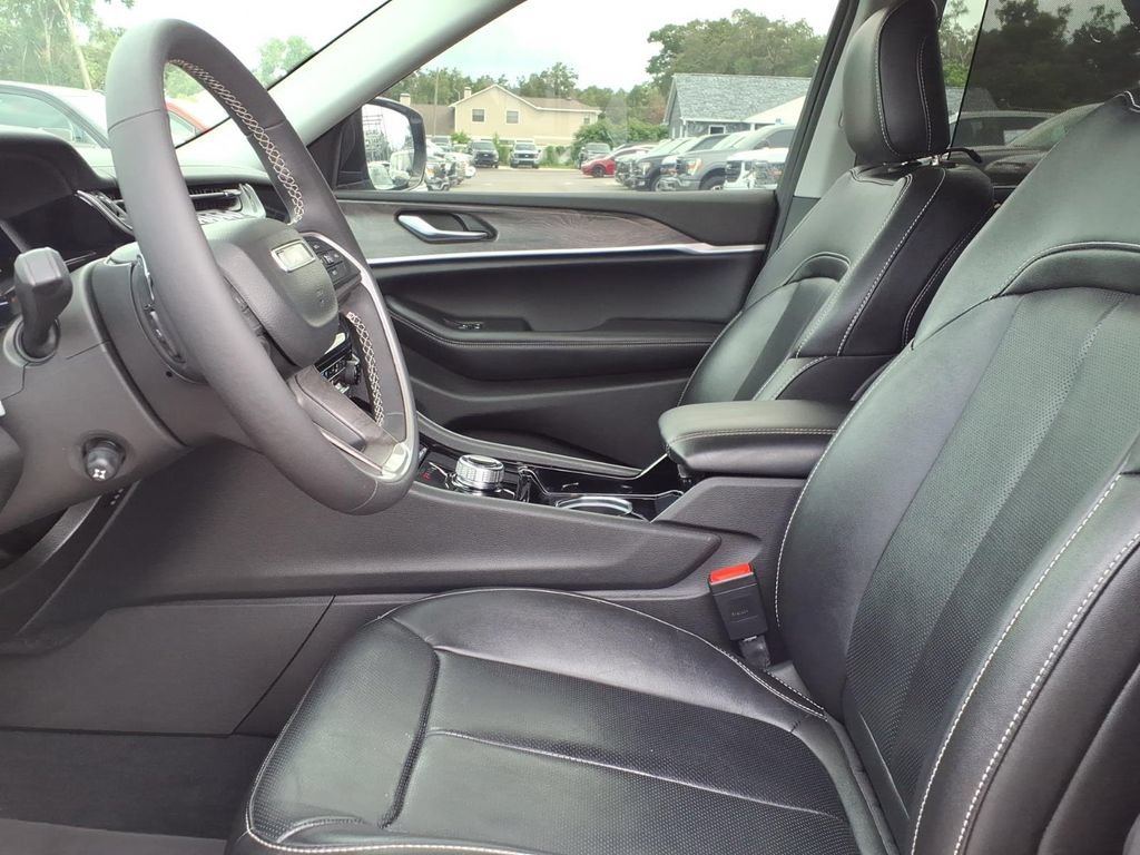 Used 2023 Jeep Grand Cherokee L Limited w/ Luxury Tech Group II RWD image 26