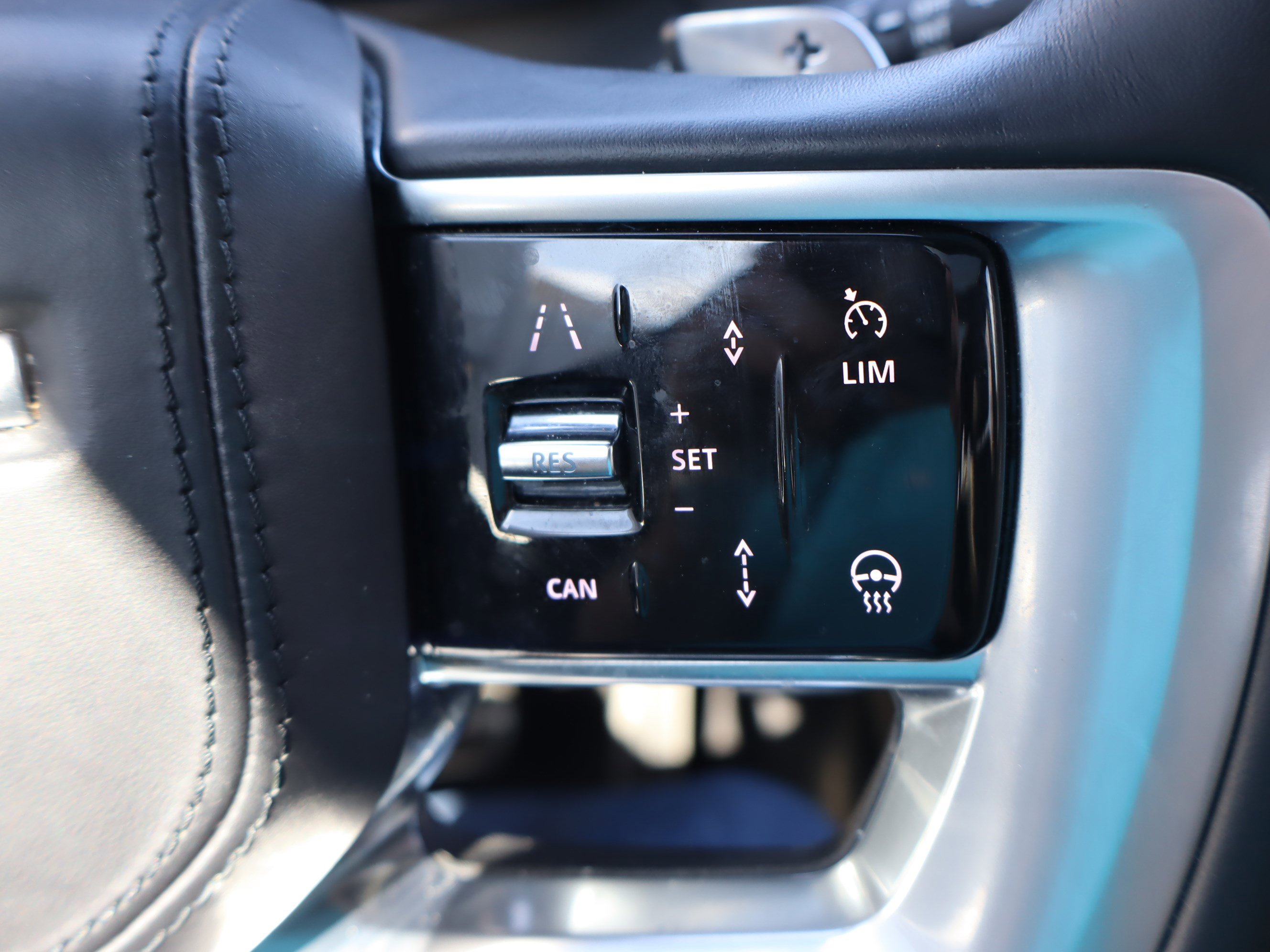 Used 2024 Land Rover Range Rover SE image 21