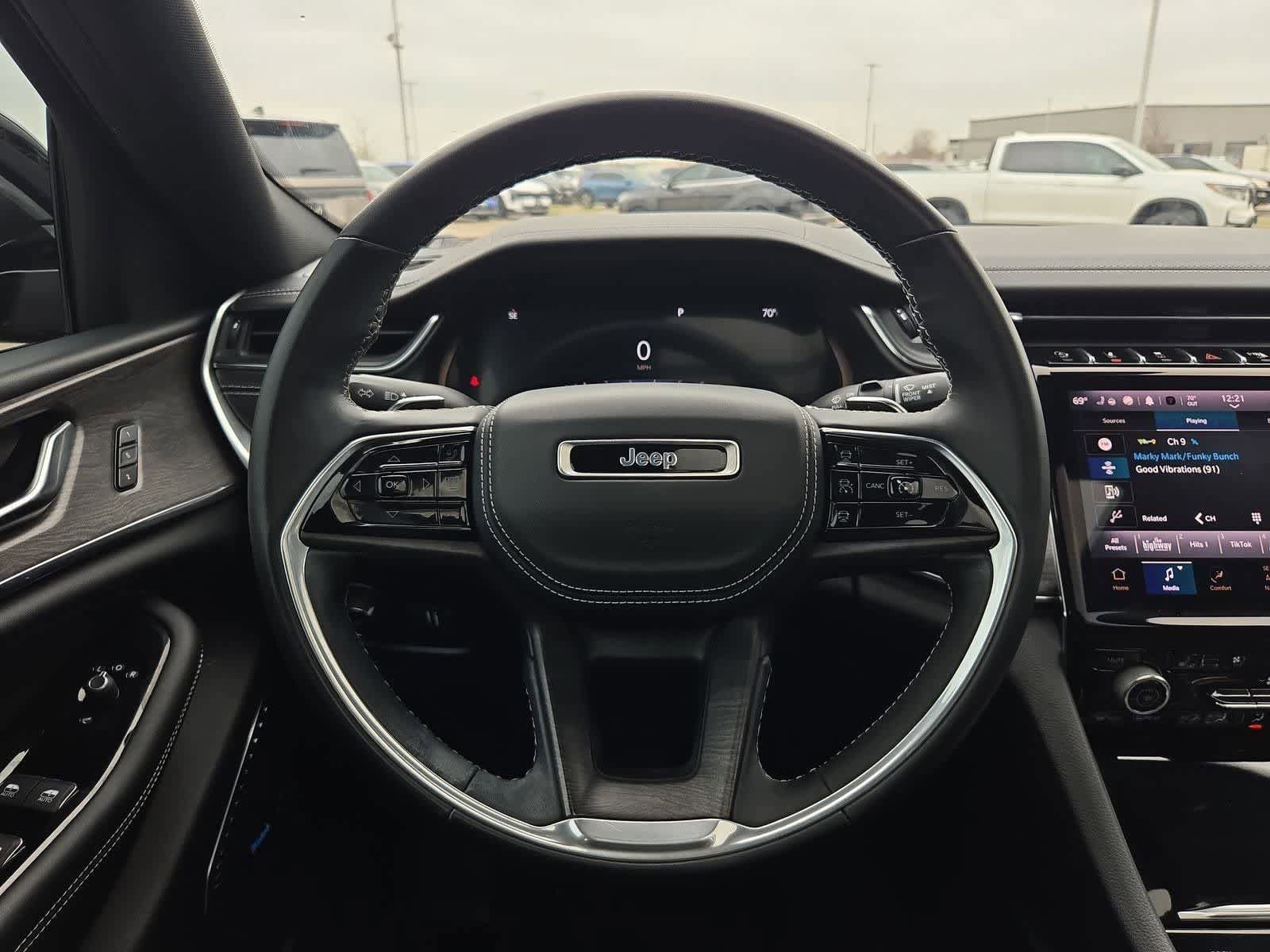Used 2022 Jeep Grand Cherokee L Overland AWD/4WD image 23