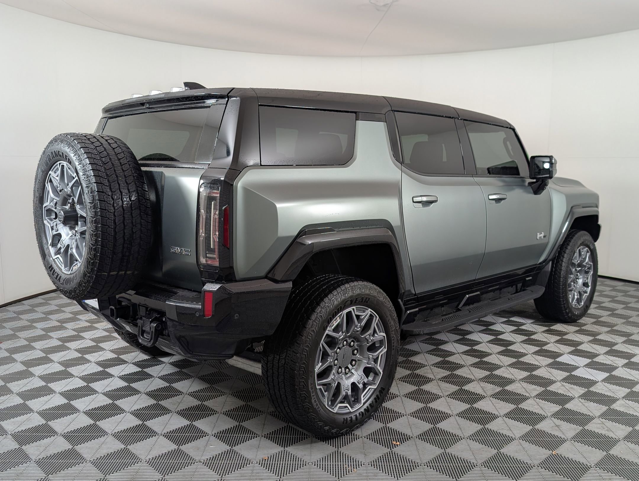 Used 2024 GMC Hummer EV 3X image 10