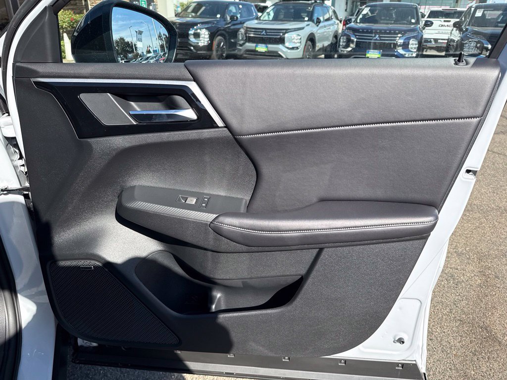 New 2026 Mitsubishi Outlander LE FWD image 18