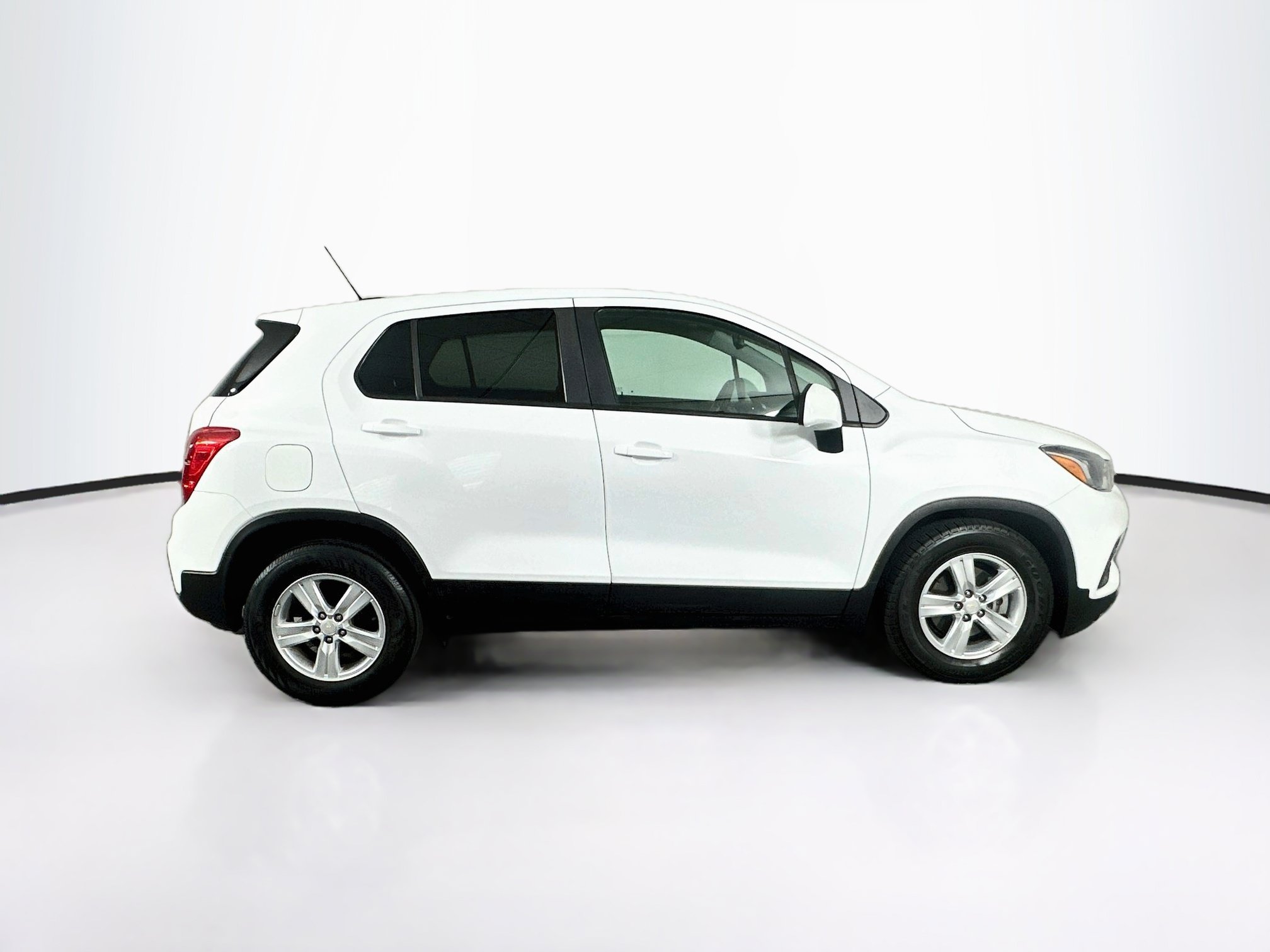 Used 2022 Chevrolet Trax LS w/ Tint and Cruise Package FWD image 10