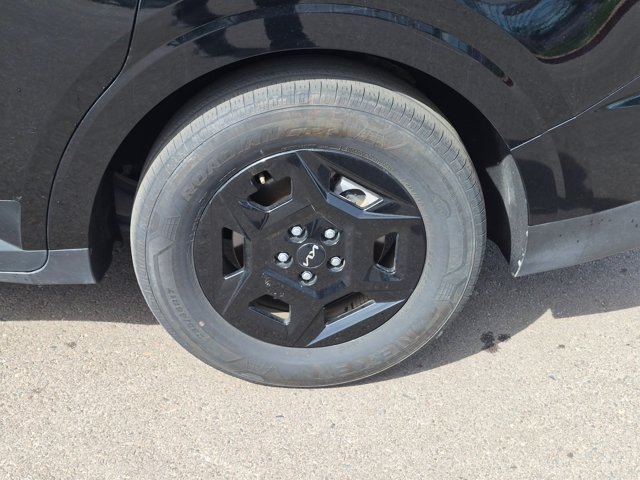 Used 2025 Kia Carnival FWD image 15