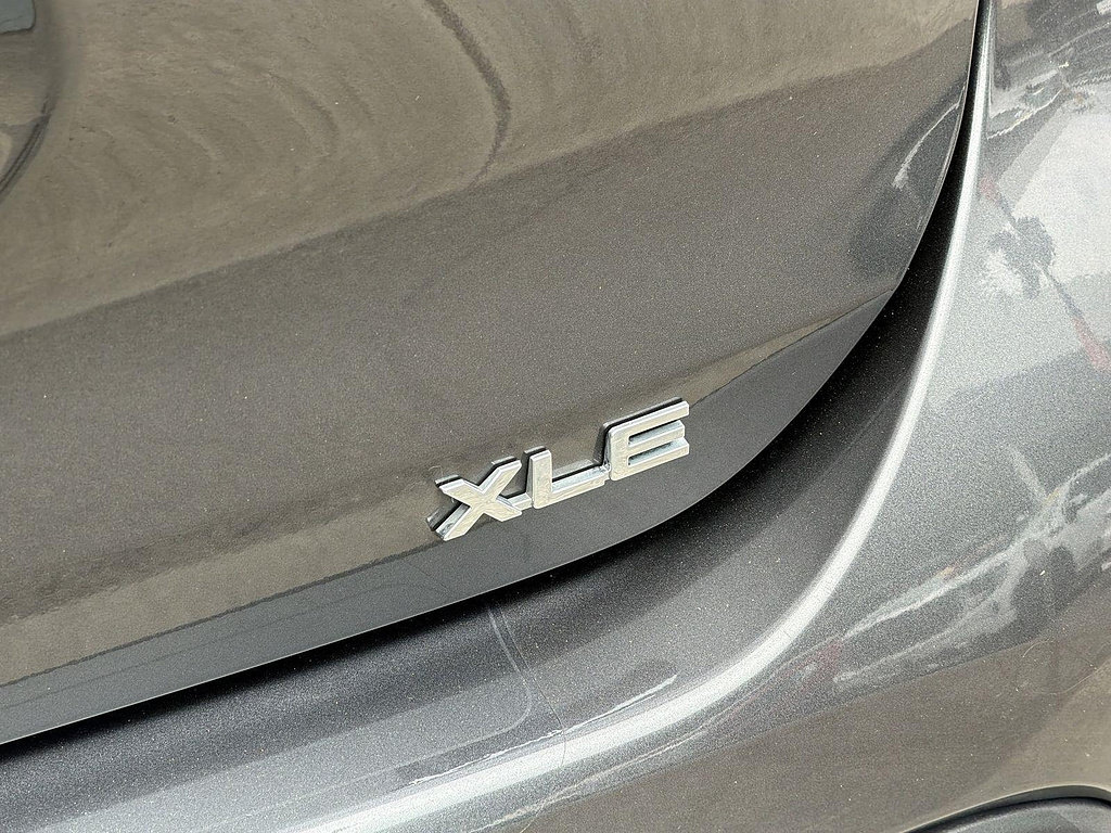 Used 2021 Toyota Highlander XLE AWD/4WD image 31