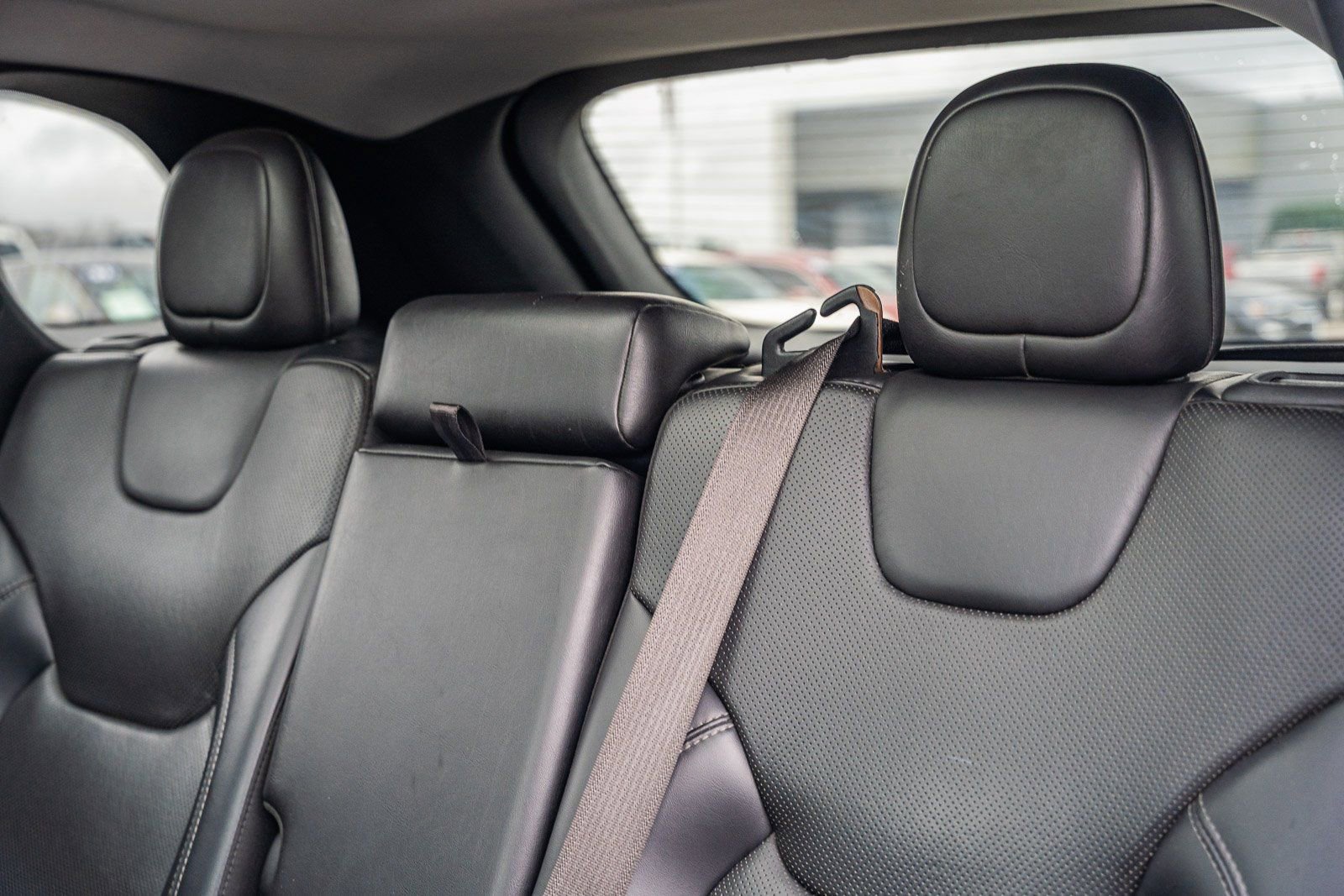 Used 2019 Jeep Cherokee Limited image 19