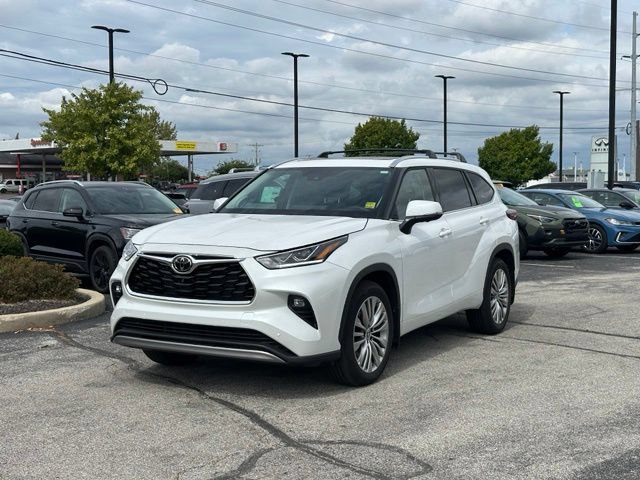 Used 2025 Toyota Highlander Platinum AWD/4WD image 3
