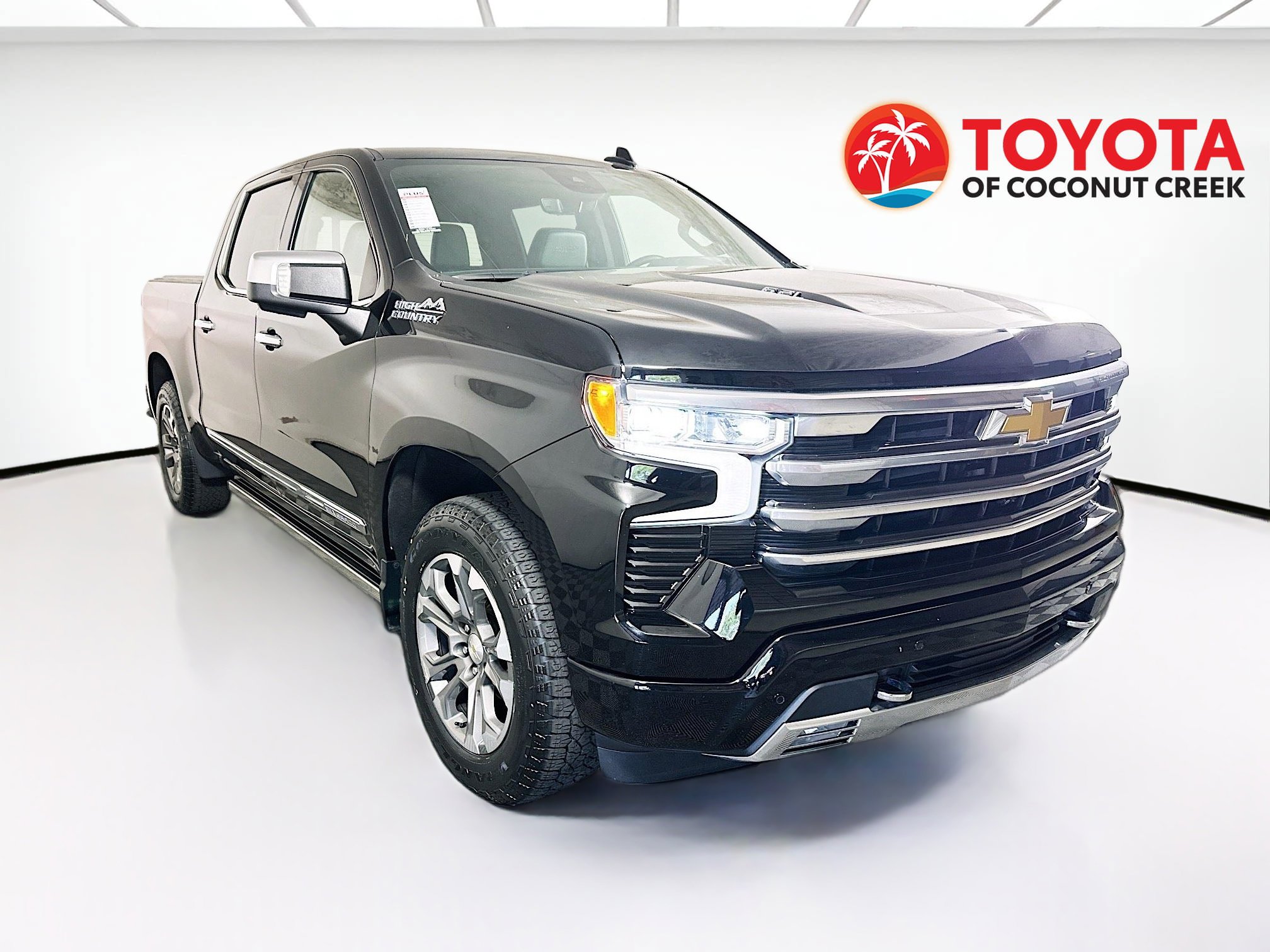 Used 2023 Chevrolet Silverado 1500 High Country w/ Technology Package AWD/4WD image 1