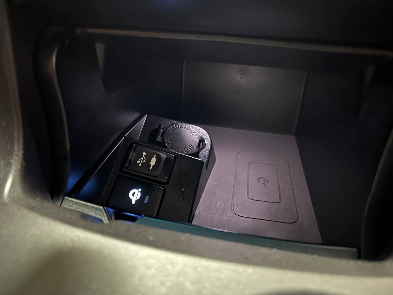 Used 2015 Toyota Camry SE w/ Moonroof Package FWD image 22